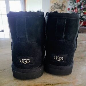 UGG Classic Black Boots-girls Sz 4